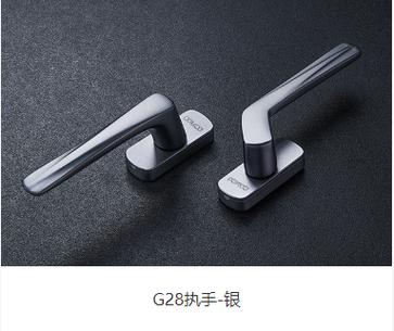 陈霖峰,公司经营范围包括:一般项目:五金产品零售;门窗销售
